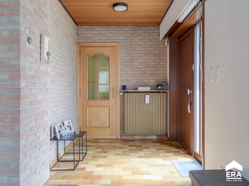 endre : maison 4 façades située Broekstraat 119 à Hasselt, dans un quartier résidentiel calme, proche des écoles et des transports en commun.Cette hab