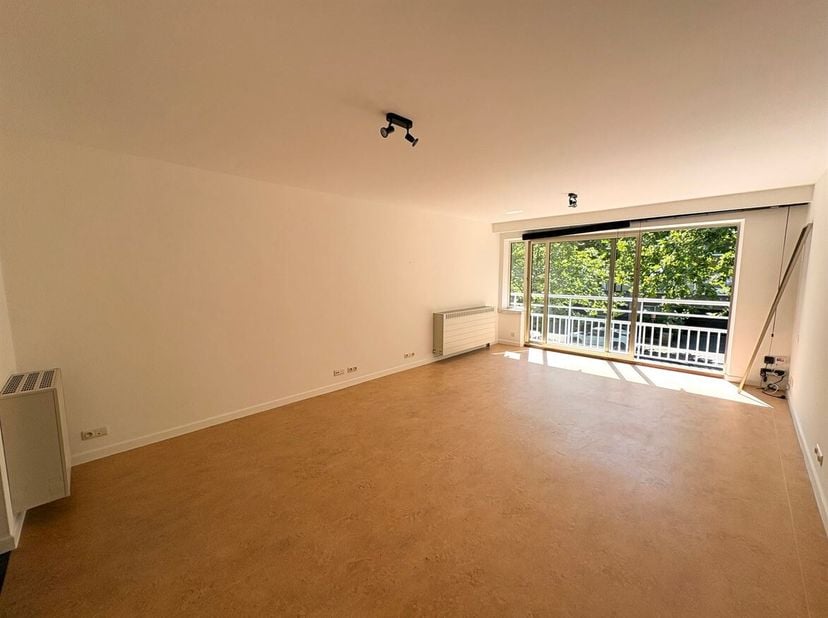 2-slaapkamer appartement met ondergrondse autostaanplaats en terras<br />
Ligging: <br />
Het appartement is gelegen in een doodlopende straat in Bras