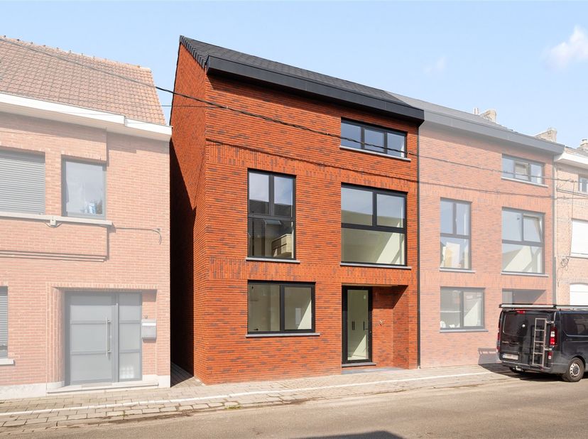 Située dans une rue calme à sens unique (zone 30) peu fréquentée, à la limite entre Malines et Bonheiden et bénéficiant d'excellentes liaisons, cette