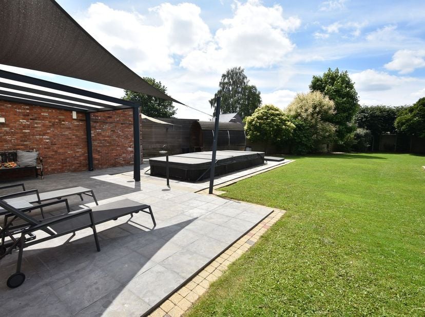 NIEUW BIJ ANIMO VASTGOED!!<br />
Energiezuinige woning (EPC B) met praktijkruimte en wellness-tuin te Heusden-Zolder.<br />
Perfecte combinatie van