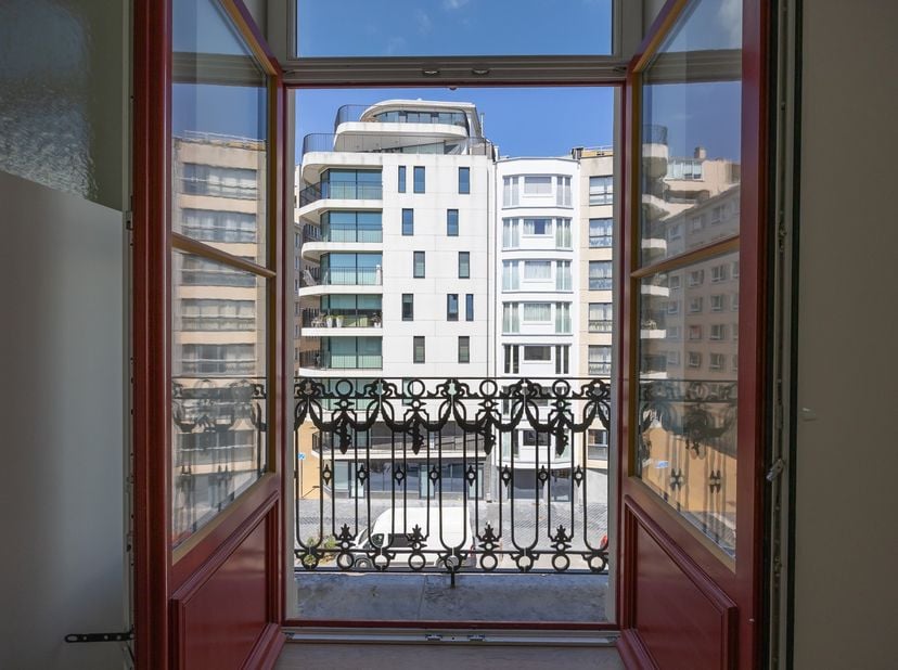Duplex original avec grande terrasse sur le toit au cœur d'Ostende<br />
Dans la résidence classée Rembrandt, un ensemble magnifiquement restauré de t