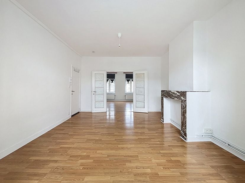 CH.IXELLES / FERNAND COQ - Ideaal gelegen dicht bij alle voorzieningen, gelegen in de Europese wijk, mooi appartement met een slaapkamer + bureau, lic