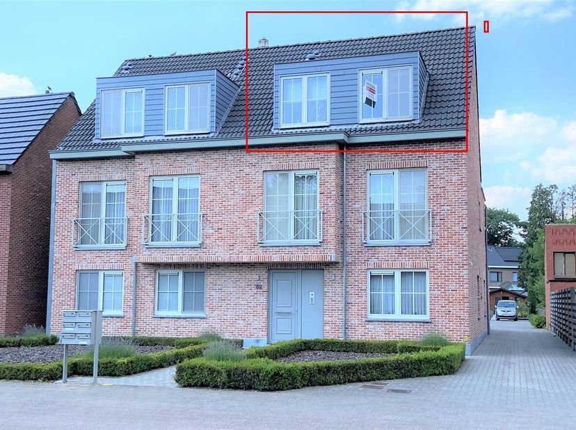 Appartement mansardé avec 1 chambre et garage individuel.<br />
Cet appartement d'une chambre, très bien entretenu, bénéficie d'un emplacement excepti