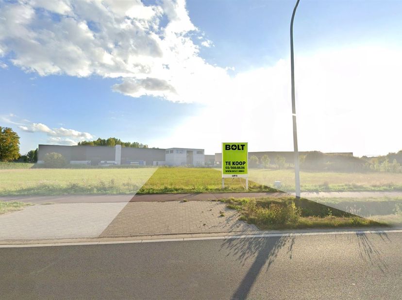 Perceel bouwgrond van 673 m² voor HOB.<br />
<br />
Afmetingen: ca 9 meter breed op 70 meter diep.<br />
<br />
Gelegen vlakbij het gezellige dorp