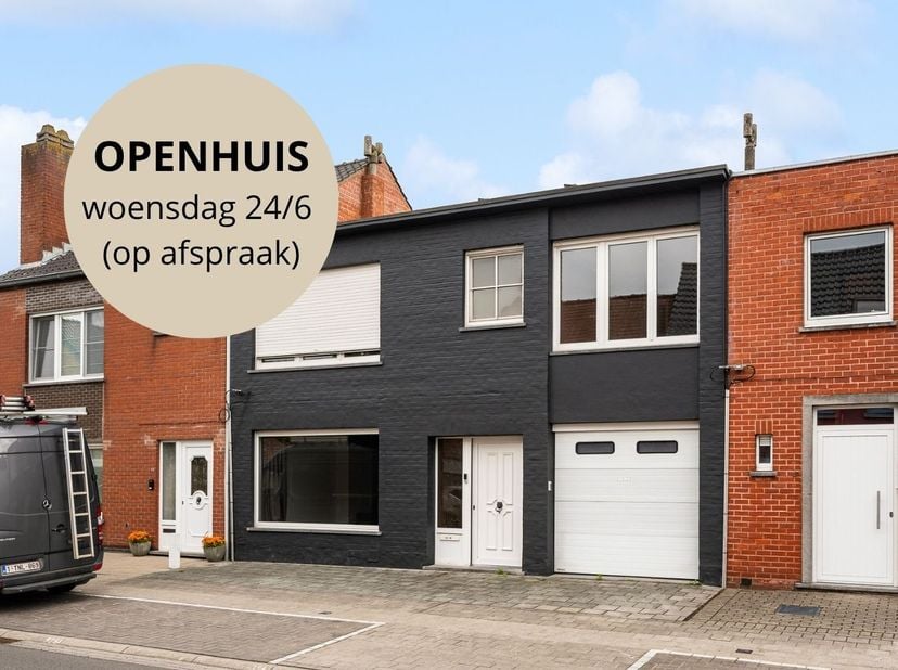 Bent u op zoek naar een verrassend ruime gezinswoning met garage, tuin en een uitstekende ligging in Assebroek? Dan verdient deze instapklare woning i