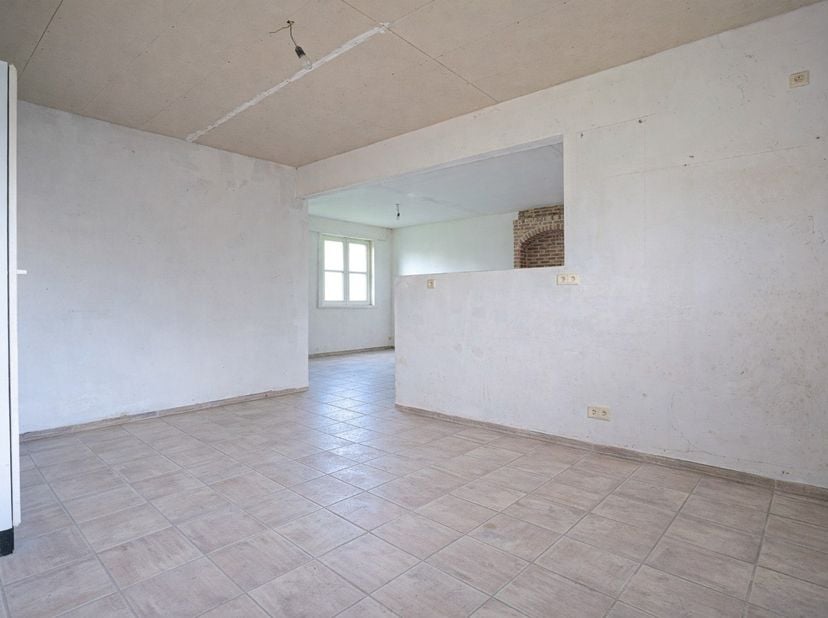 Verder af te werken woning op 844 m² te Houthulst!<br />
<br />
Bent u op zoek naar een woning die u volledig naar eigen smaak en wensen kan afwerken?