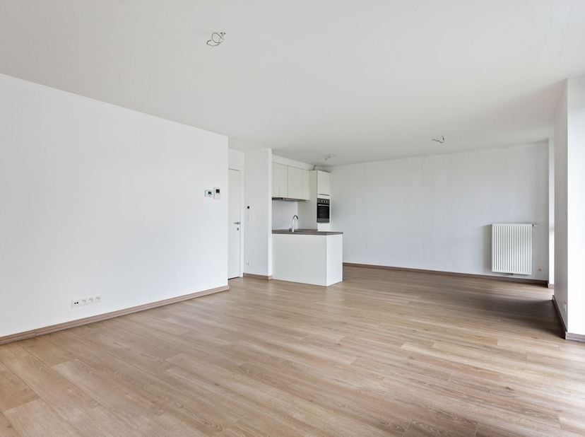 Het energiezuinig appartement is ideaal gelegen in een rustige, toch centrale wijk van Sint-Niklaas, met vlotte toegang tot het stadscentrum en de bel
