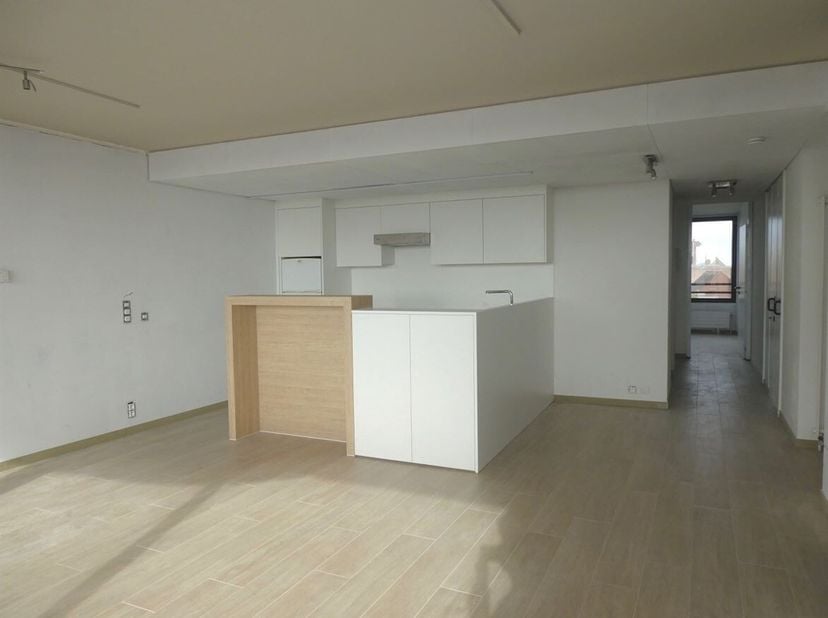 Instapklaar  2 slaapkamer appartement in Sint-Niklaas<br />
Ligging: Gelegen in het hartje van Sint Niklaas<br />
Omschrijving: Instapklaar appartemen
