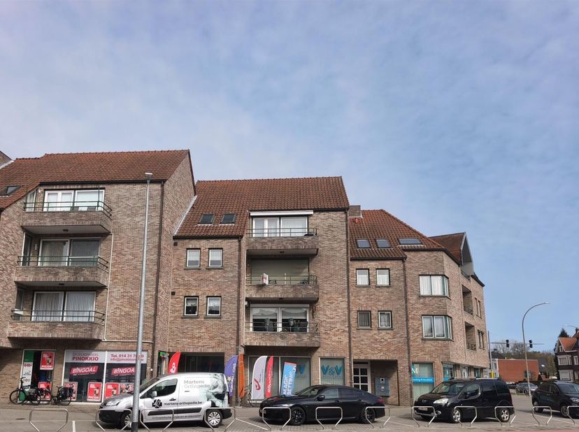 Appartement met 2 slaapkamers + extra kamer en garage<br />
<br />
<br />
<br />
Ligging<br />
<br />
Gelegen aan de Postelarenweg 2 bus 6 te Mol,