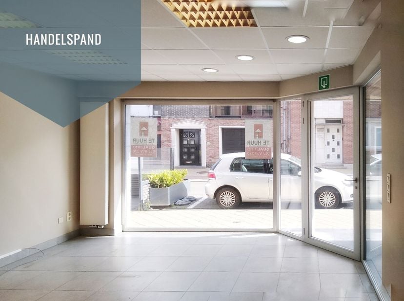 Deze commerciële ruimte in Lede, gebouwd in 2007, is een uitstekende optie voor ondernemers die op zoek zijn naar een moderne en energiezuinige locati