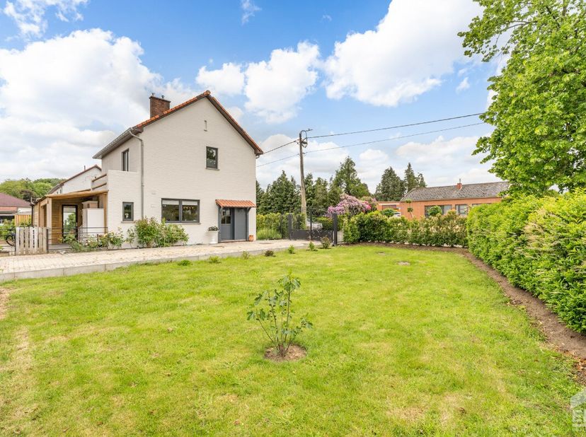 À vendre: maison 4 façades à Herk-de-Stad, située dans un environnement verdoyant et résidentiel, à proximité des écoles, commerces et transports en c
