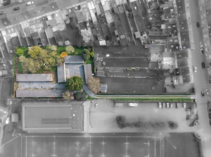 Découvrez cet ensemble de 37 garages, tous actuellement loués, idéalement situé dans un quartier recherché de Tournai (quartier de la Culture, rue Aim