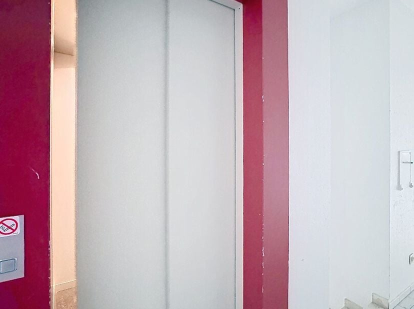 Deze charmante bemeubelde studio is gelegen in het bruisende Middelkerke en is ideaal voor wie op zoek is naar een gezellige thuis of tweede verblijf
