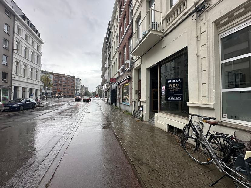 Bien professionnel à louer
                    à 2018 Antwerpen