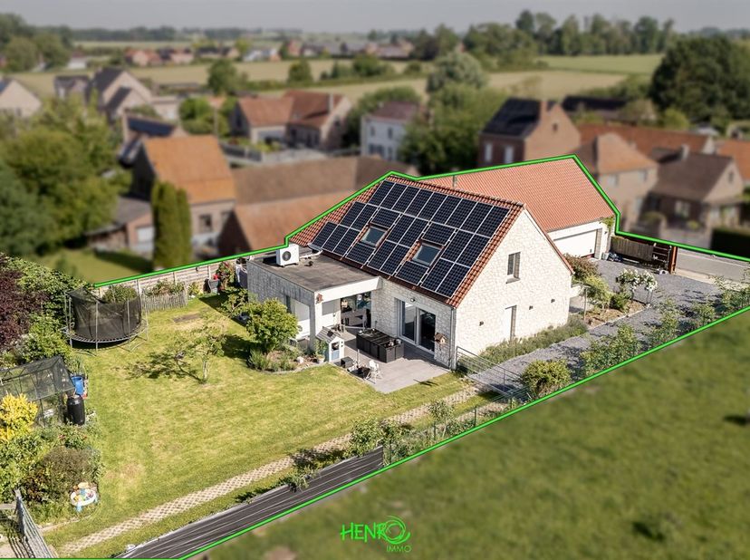 À vendre Superbe villa 4 façades de 2013 dans un cadre bucolique et champêtre.<br />
Idéalement située au calme, dans un environnement verdoyant et pa