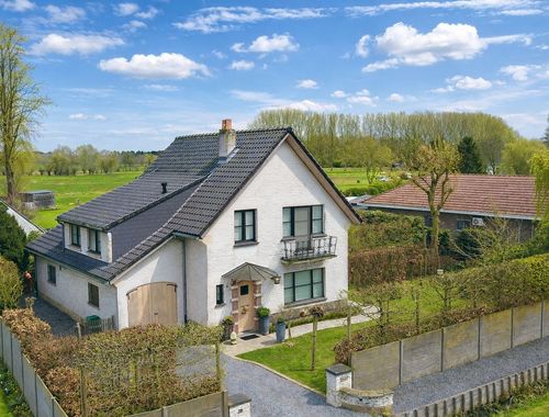                                         Villa-landhuis te koop in Lovendegem, € 675.000
