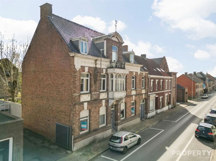 Te koop: vergund meergezinsproject met 3 appartementen en uitbreidingsmogelijkheden<br />
<br />
Interessant vergund project bestaande uit 3 ruime a