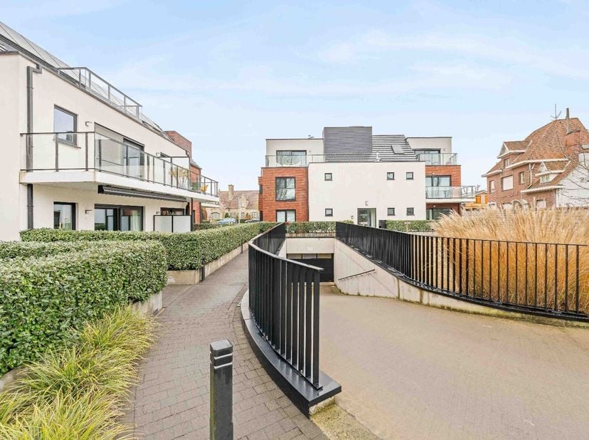 - Emplacement excellent avec des connexions faciles : Menenstraat 116 bus 0001 à Wevelgem<br />
- Appartement récent (2019) et prêt à emménager<br />