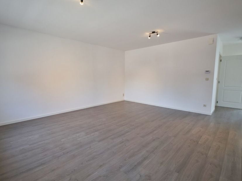 Op een rustige en centrale ligging, vlak bij het centrum van Wellen, bevindt zich dit verzorgde appartement in een vrijstaande woning. Op slechts enke