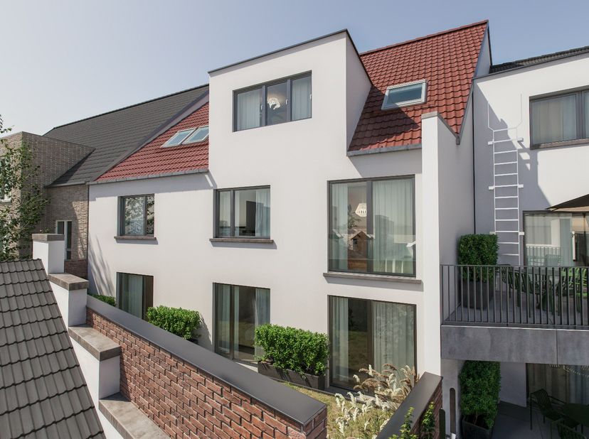 Dit stijlvolle 2-slaapkamerappartement op de bovenste verdieping van Residentie Luna combineert comfort, licht en een doordachte indeling op een uitst