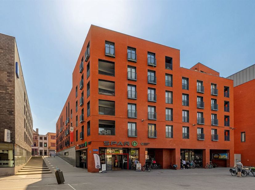 Wonen op een unieke locatie in het historische centrum van Mechelen, met een prachtig uitzicht op de Dijle, de levendige Vismarkt en de iconische Sint
