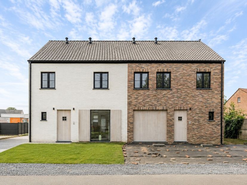 Aankoop aan 6% btw mogelijk! Verrassend ruime nieuwbouwwoning met inpandige garage en tuin, centraal gelegen in Geetbets. Voor meer info ga naar https