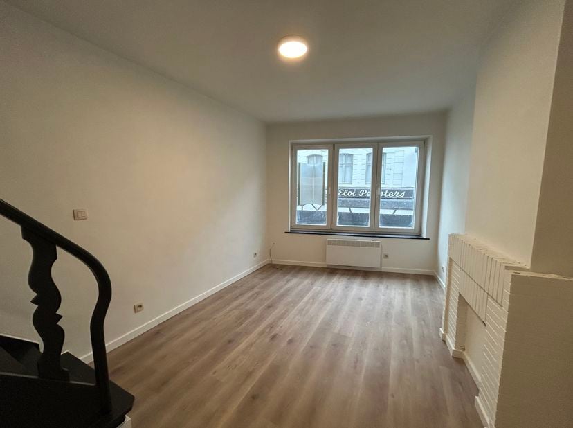 WONEN EN WERKEN IN DE STAD AAN EEN AANTREKKELIJKE PRIJS? Dan geef je ons even een belletje! QSPOT stelt jou dit leuke handelshuis voor, met op zijn ge