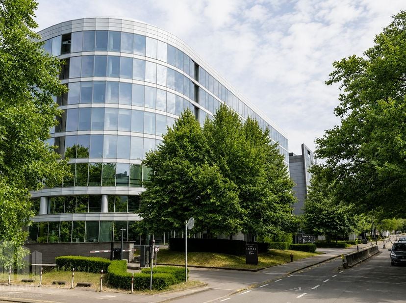 Bureaux prêts à l’emploi de 2.451 m² à louer, faisant partie de l’immeuble de bureaux haut de gamme “Silver Building”.<br />
Le bien bénéficie d’une e