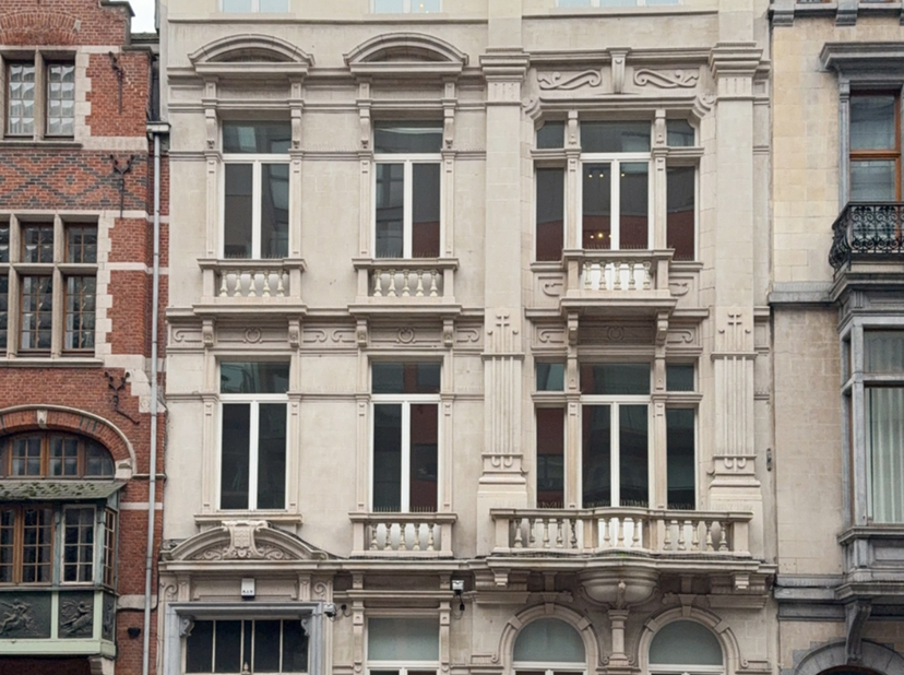 Europese Wijk – Kantoren nabij het Leopoldspark en de rotonde Schuman, kantoorruimte van ongeveer 326 m² verdeeld over de 1e en 2e verdieping van een