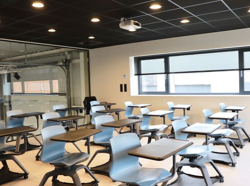 Bien professionnel à vendre
                    à 3460 Assent