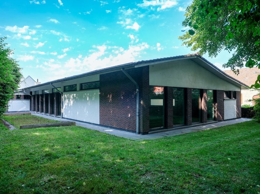 Bien professionnel à vendre
                    à 8380 Lissewege