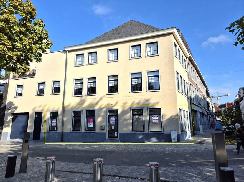 Bien professionnel à louer
                    à 3500 Hasselt