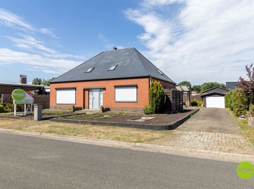 Ruime open bebouwing met 6 slaapkamers op 750 m² grond<br />
<br />
Op zoek naar een ruime gezinswoning met tal van mogelijkheden? Deze vrijstaande