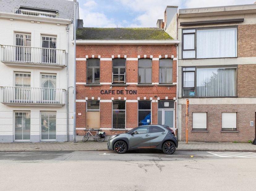 Bien professionnel à vendre à Kerkplein 5,
                    2200 Herentals