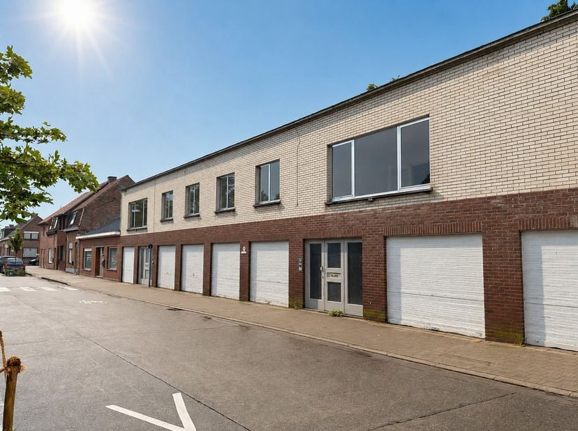 Op zoek naar een ruime woonst met veel lichtinval en een uitstekende bereikbaarheid? Deze verzorgde bel-etage, gelegen in een rustige straat nabij het