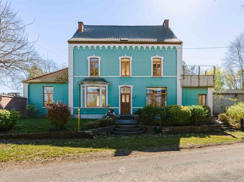 FRASNES-LEZ-ANVAING  Vous êtes à la recherche dune maison de caractère avec un grand potentiel ?<br />
Alors ce bien pourrait bien vous intéresser.<br