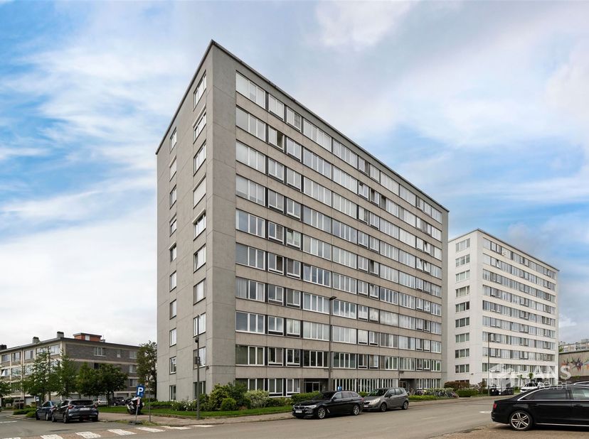 Instapklaar appartement (90 m²) met 2 slaapkamers en terras in Deurne.<br />
Hier woon je aan de voet van het Rivierenhof. Dankzij de vlotte verbindi