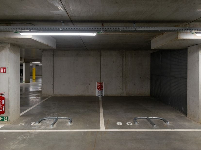 Découvrez cette place de parking pratique dans la Résidence Eveline, idéalement située sur l'Alexianenweg, dans le centre de Tirlemont. La place de pa