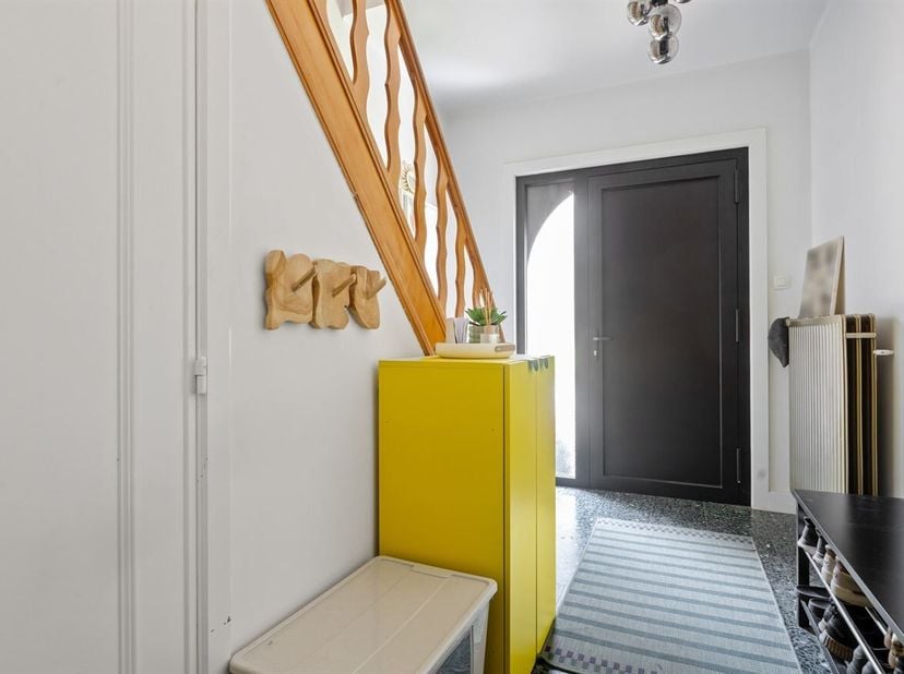 Deze woning is gunstig gelegen in de Grote Lindestraat 15 te Hasselt, met een vlotte bereikbaarheid van het stadscentrum en de belangrijkste verbindin