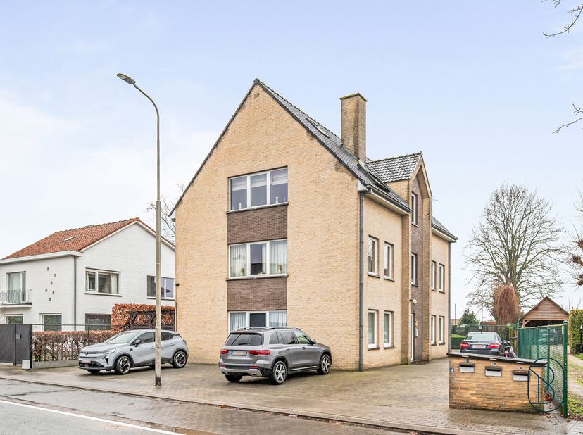 À VENDRE : spacieux appartement au rez-de-chaussée avec 2 chambres à Waregem !Situé dans un quartier calme mais central de Waregem (à proximité des ax