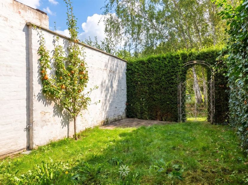 MARIAKERKE- Brugsevaart 145- Ben je op zoek naar een unieke gerenoveerde woning met tuin te huur in Mariakerke? Dan is deze mooie woning misschien wel