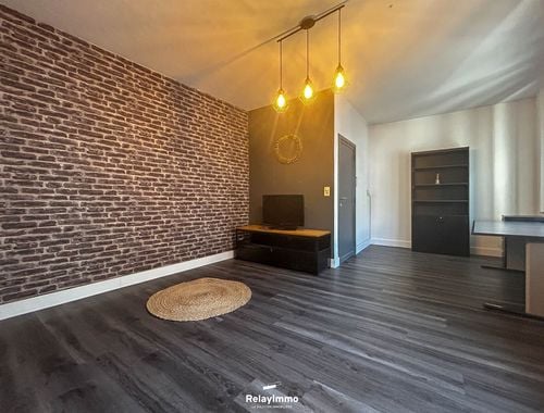                                         Appartement te huur in Tournai, € 450
