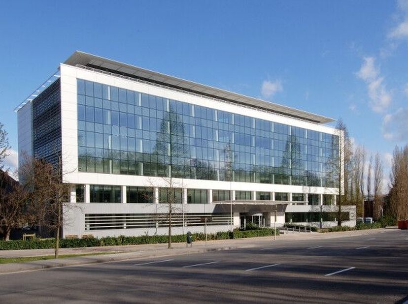 Porte de Woluwe - Woluwelaan 2, 1150 Woluwe-Saint-Pierre<br />
LOCATION Bureaux<br />
3/6/9 ans - 165 €/m²/an<br />
Location de places de parking<br /