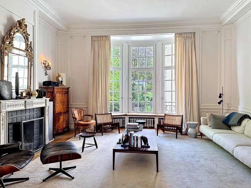 Gelegen in de zeer gewilde wijk Ixelles vijvers, ontdekt u dit prachtige herenhuis van 604 m² (volgens EPC) met grote en weelderige ontvangstruimtes.<