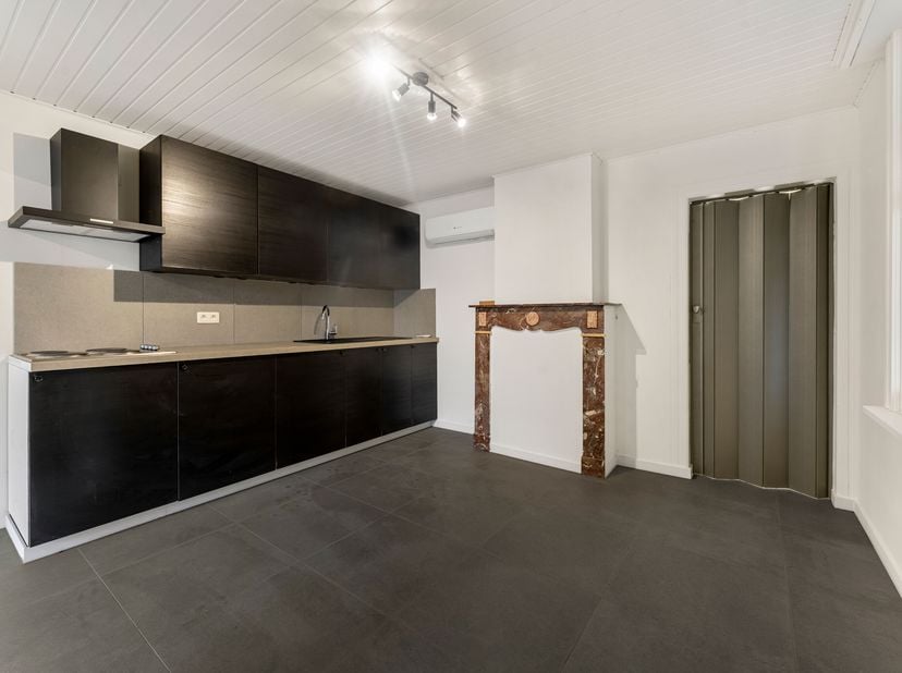 Aangename instapklare woning met tuin en 3 slaapkamers<br />
Deze gezellige woning combineert praktische ruimtes met een fijne tuin en ligt in een rus