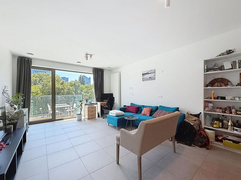 Wijk Canal - Mooi appartement van +/-70 m² met 1 slaapkamer en terras - Bestaande uit een hal met garderobe en apart toilet, een lichte woonkamer van