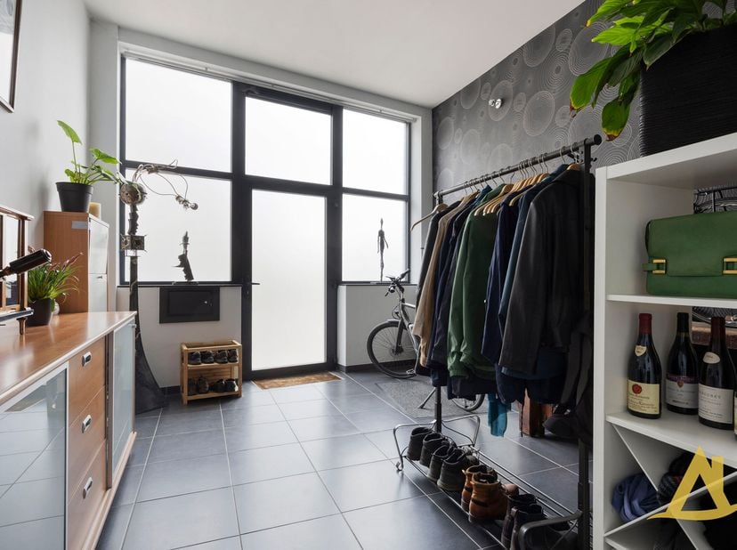 Bent u op zoek naar een ruime, instapklare woning op een toplocatie in het centrum van Diest? Dan zal deze verrassend ruime stadswoning u ongetwijfeld