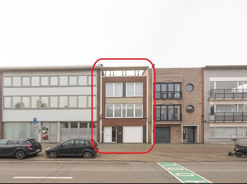 Goed gelegen welonderhouden bel-étage woning met 3 slaapkamers, tuin en gunstig EPC te Merksem, Maantjessteenweg 148.<br />
 <br />
Thans ten kadaster
