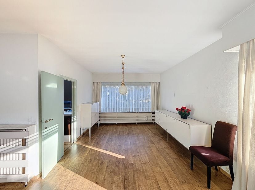 Alleenstaande villa op een perceel van maar liefst 983 m², rustig gelegen in de Simli-wijk te Nieuwpoort-Bad, op wandelafstand van de Zeedijk, winkels
