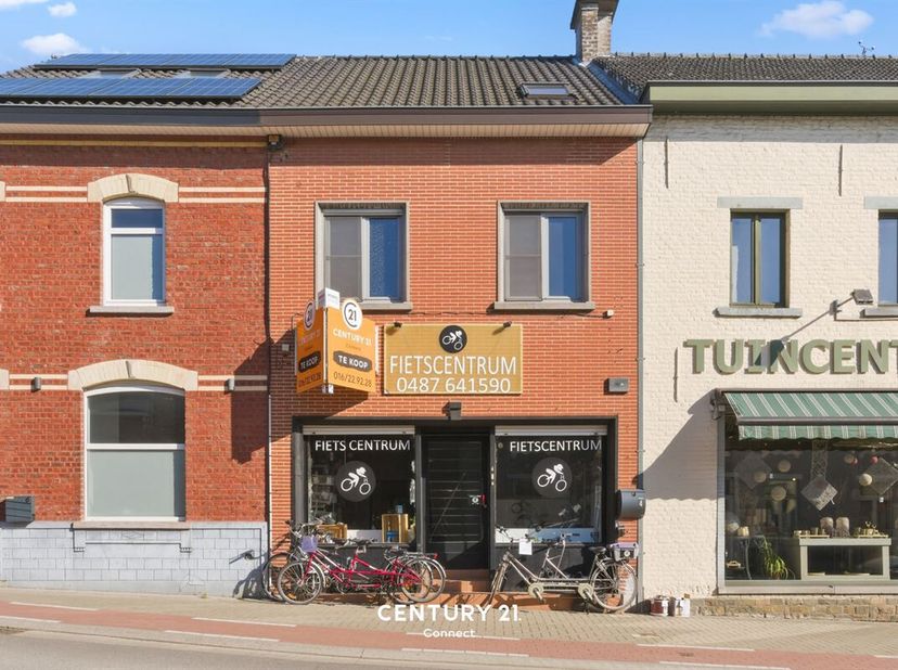 In Sint-Joris-Weert, een deelgemeente van Oud-Heverlee, bieden wij u een multifunctionele woning. Het pand zelf is gelegen op een perceel van 3a98ca e